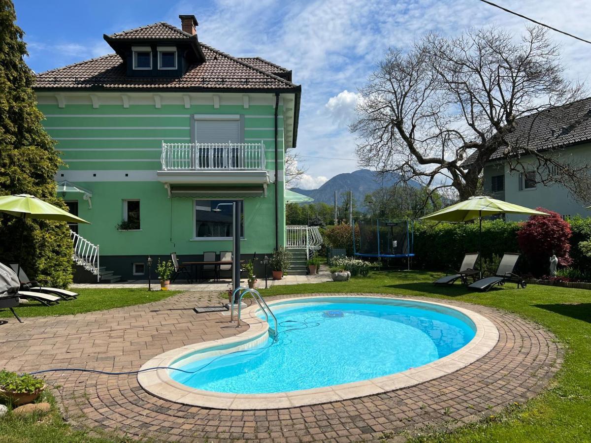 Vila Lesce With Heated Outdoor Pool Экстерьер фото